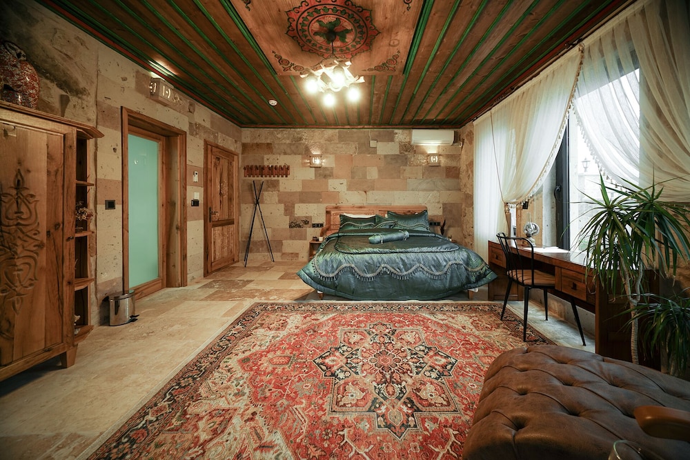 Honeymoon Double Room, 1 King Bed, Jetted Tub, Garden Area - Photo 4