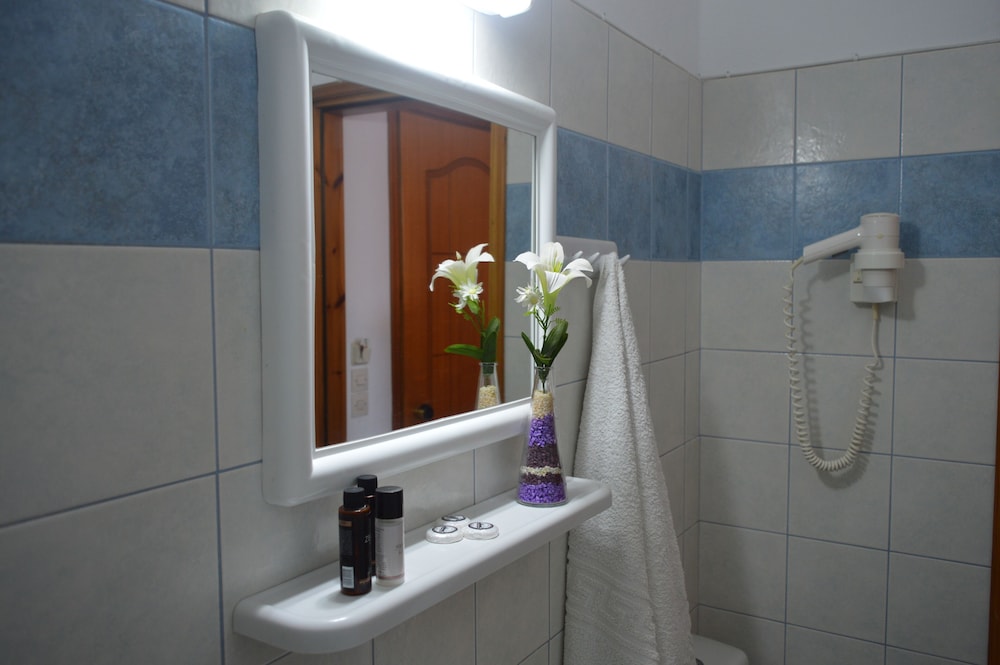 Comfort Room photo 2
