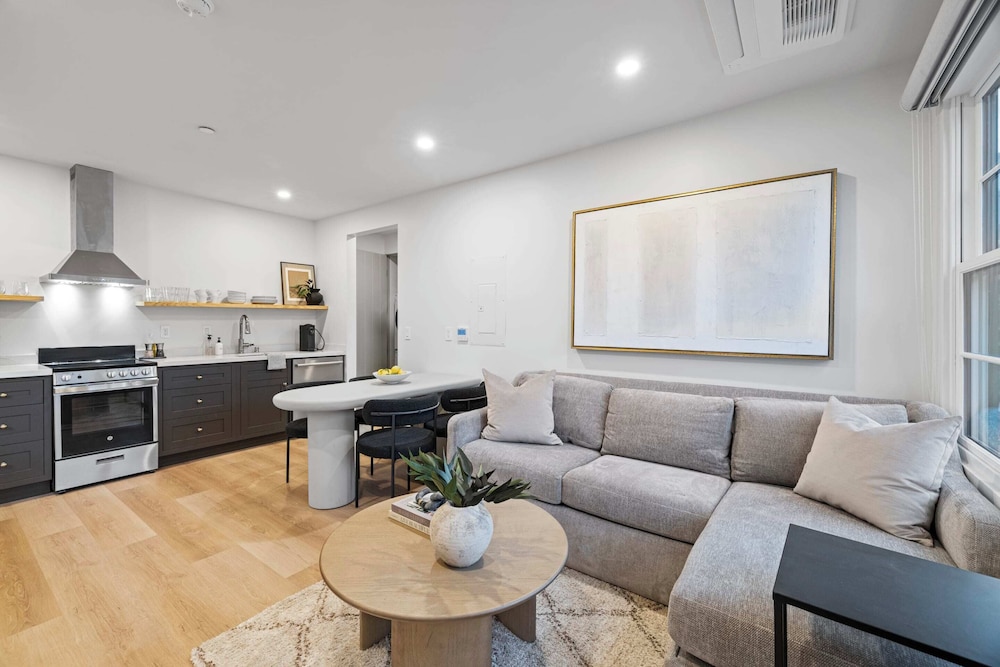 Luxury Apartment, Kitchen, Mountain View photo 1