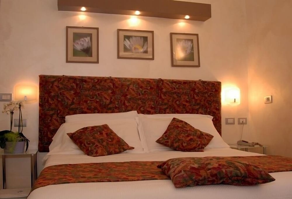 Classic Double Room, Balcony, Hill View photo 2