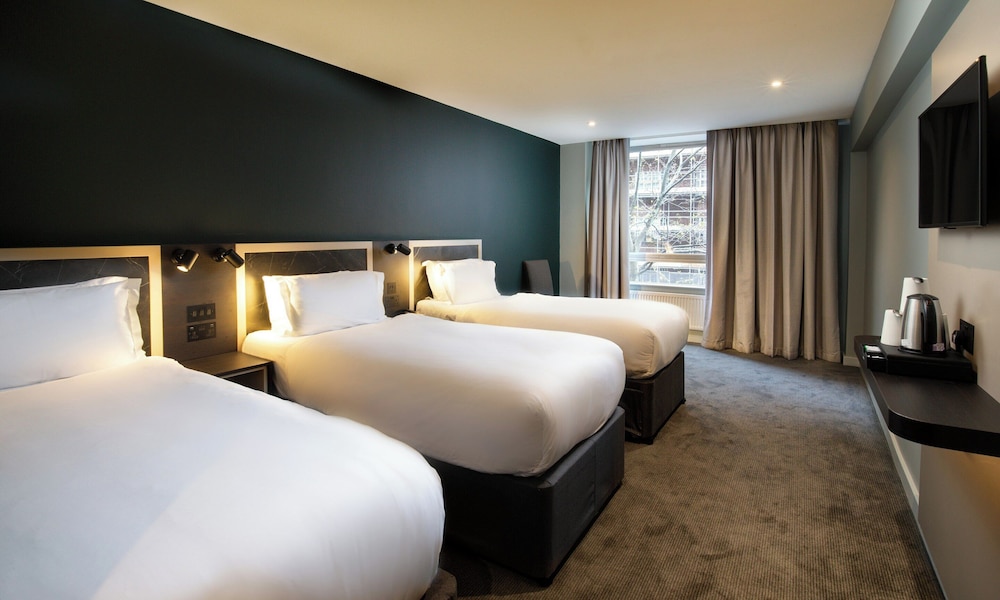 Standard Plus Triple Room photo 2