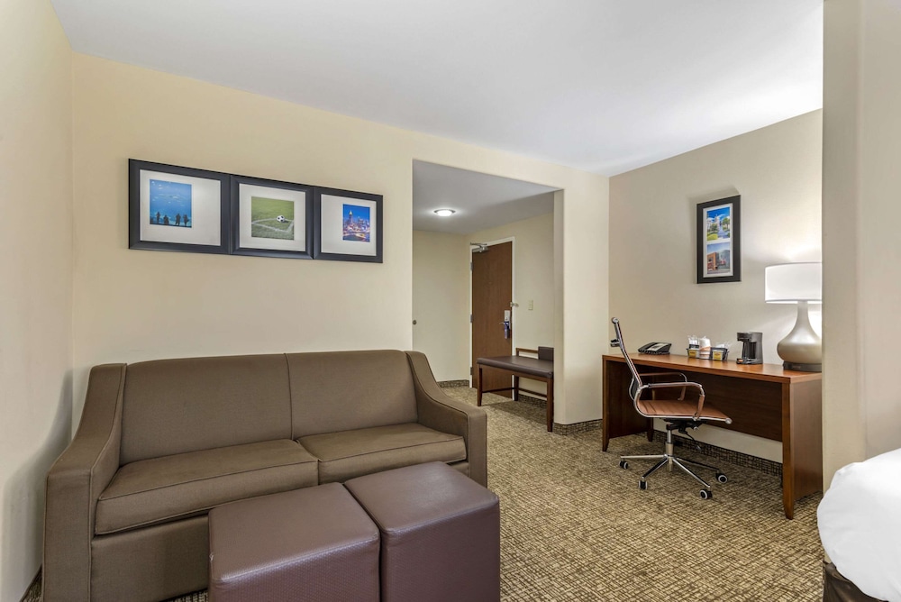 Suite, 2 Queen Beds, Non Smoking - Photo 12