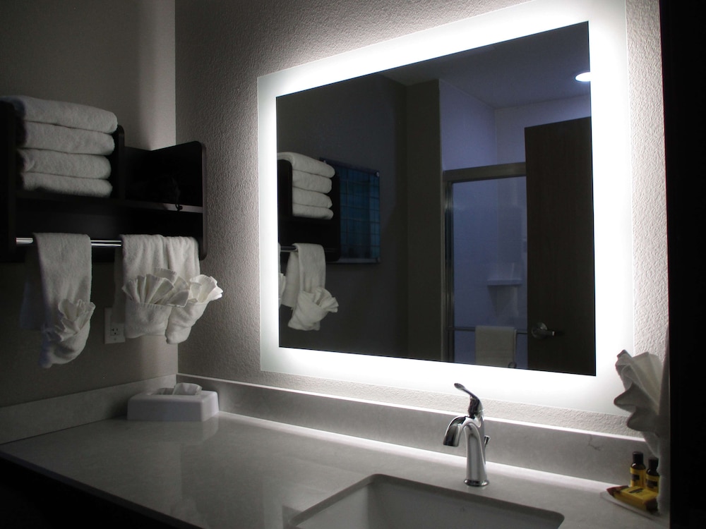 Suite, 1 King Bed, Refrigerator & Microwave (with Sofabed) - Photo 6