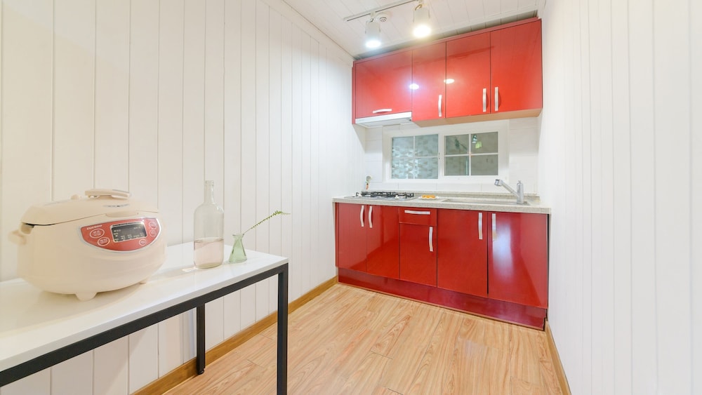 Basic Room, 1 Bedroom (Pine) - Photo 4