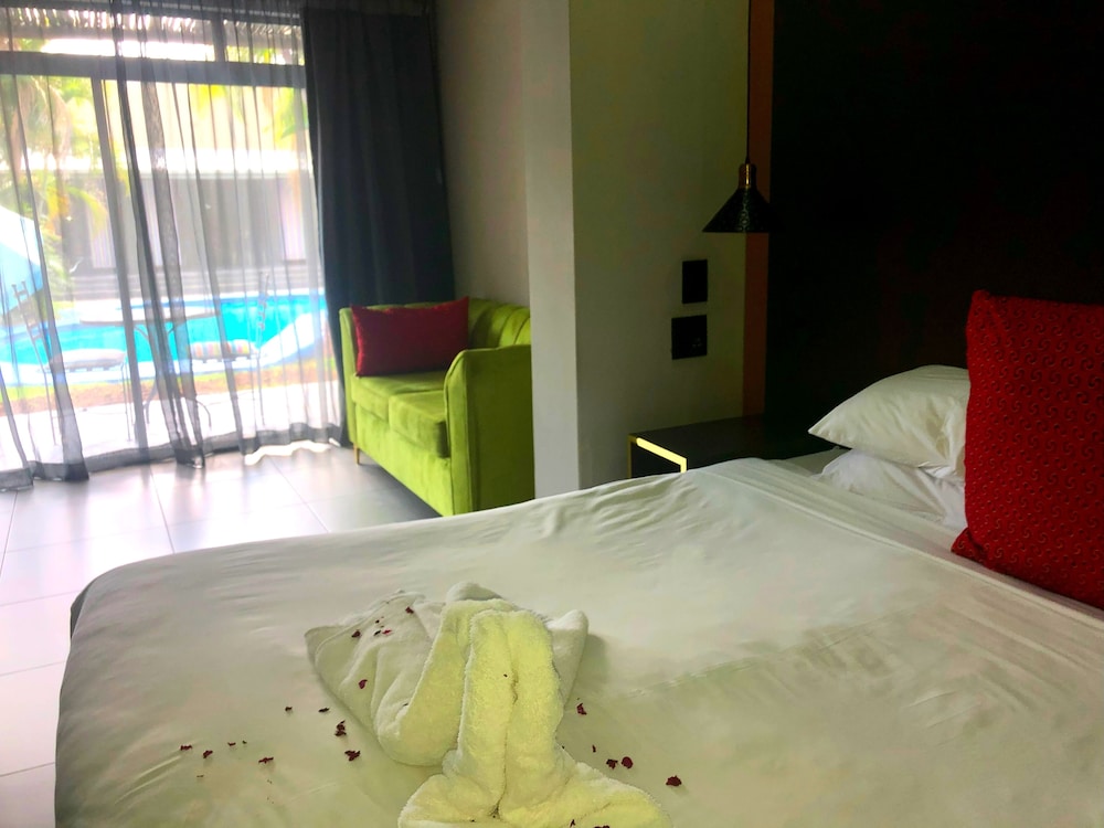 Standard Room, 2 Twin Beds, Pool Access, Pool View - Photo 19