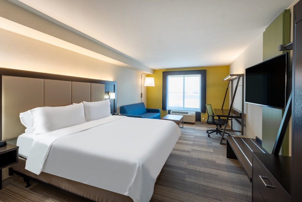 Suite, 1 King Bed (Walk-In Shower) - Photo 7