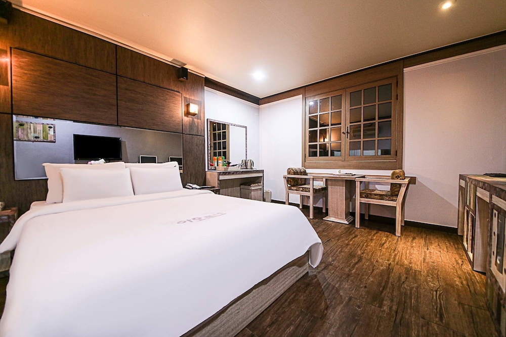 Standard Double Room - Photo 1