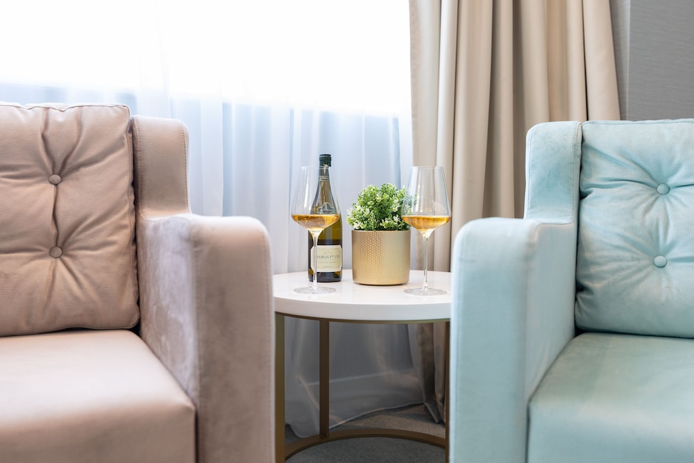 Suite - Photo 2