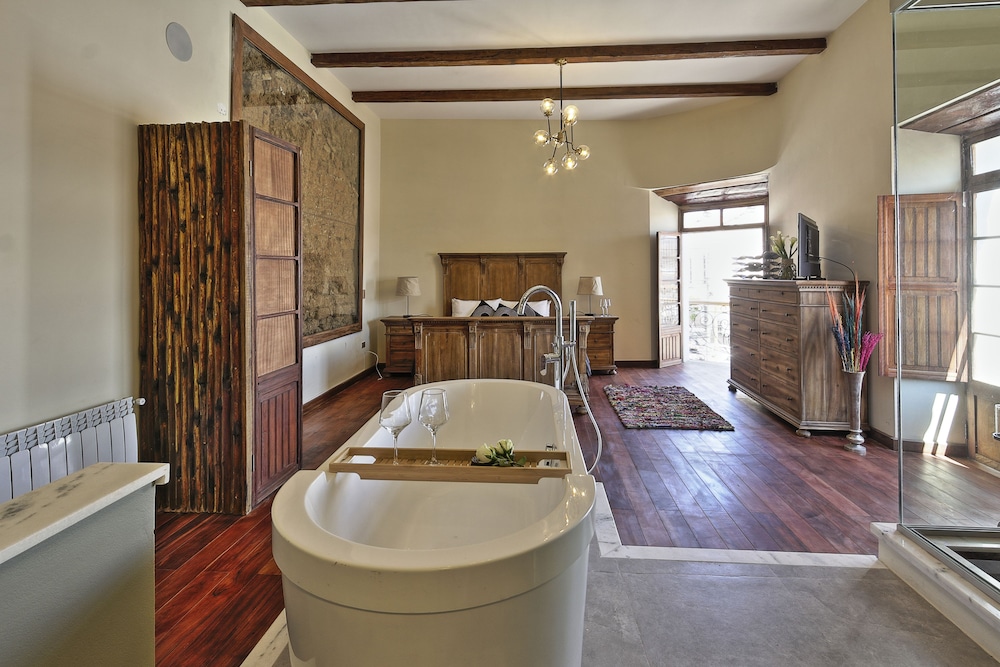 Premier Suite, 1 Queen Bed, Corner
