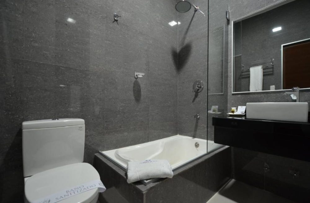 Double Room, 1 Queen Bed photo 3