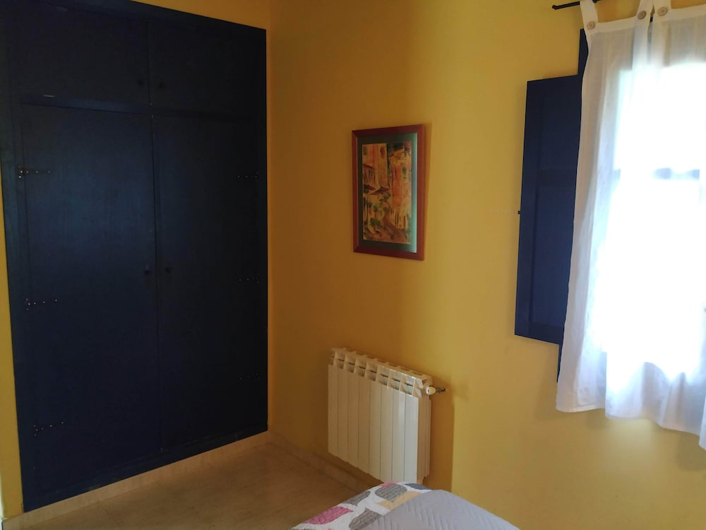 Economy Double or Twin Room, Patio, Mountain View photo 3