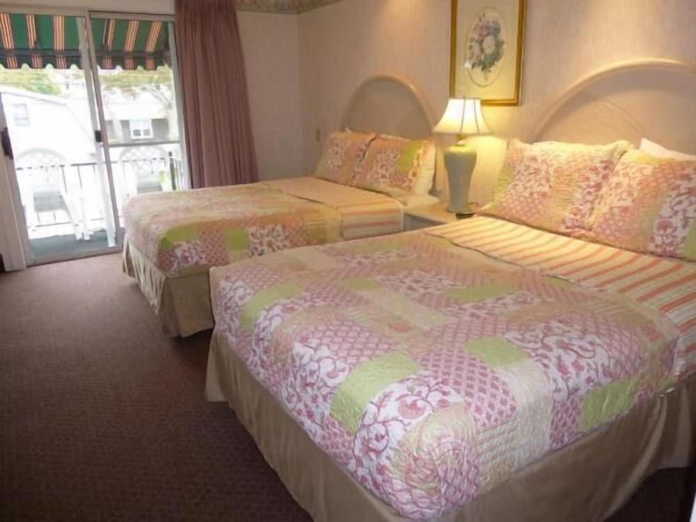 Deluxe Room, 1 King Bed photo 2