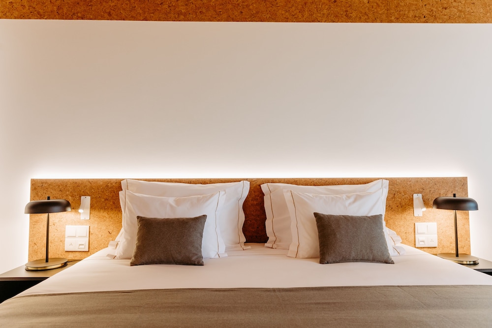 Double Room (King Bed) - Photo 15