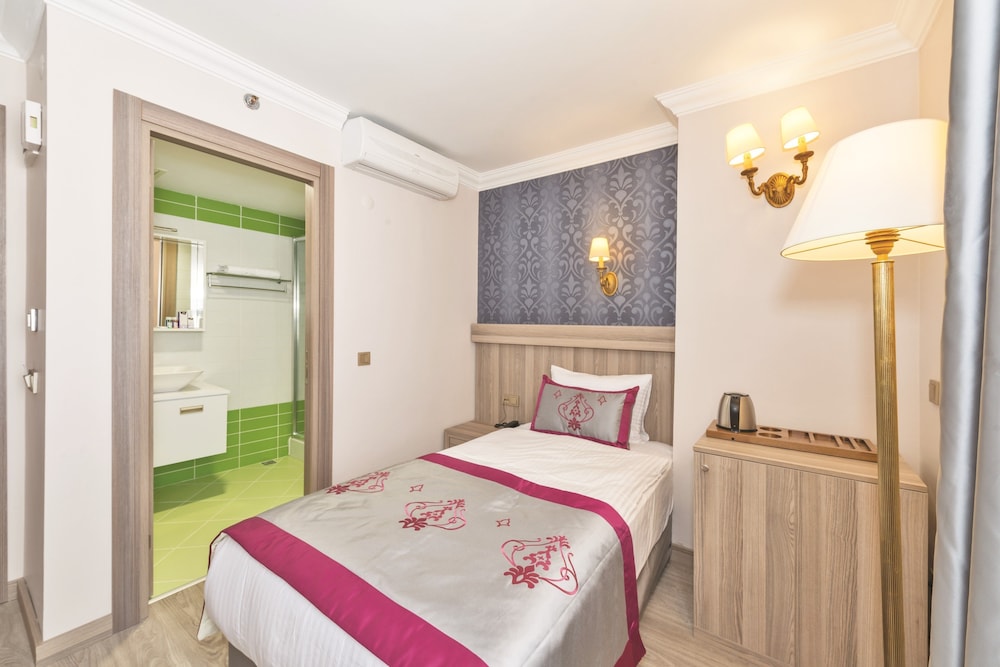 Basic Suite, 1 Double Bed with Sofa bed photo 2