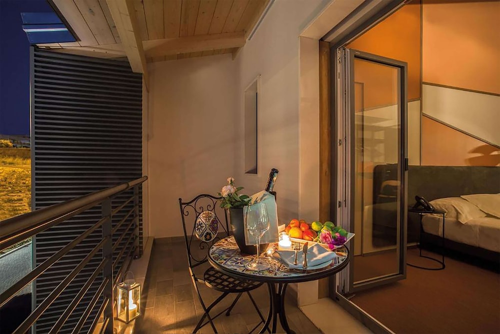 Family Room, 1 Queen Bed, Non Smoking, Balcony (with Two Single SofaBeds) - Photo 15