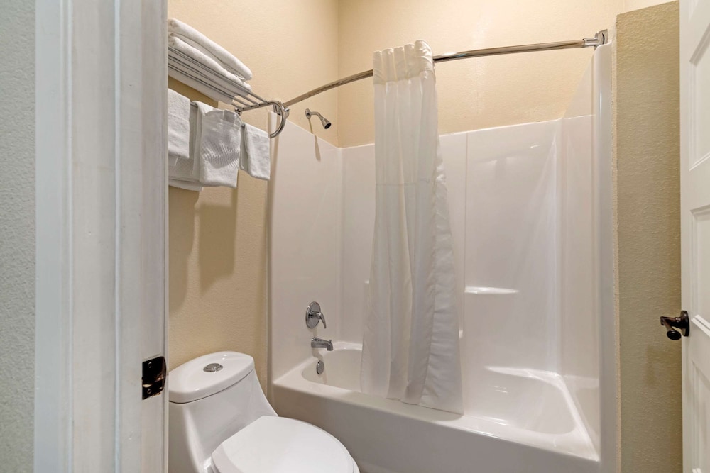 Room, 2 Queen Beds, Accessible, Non Smoking - Photo 4