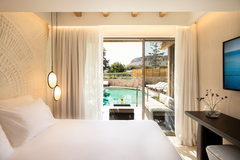 Superior Family Suite Sharing Pool