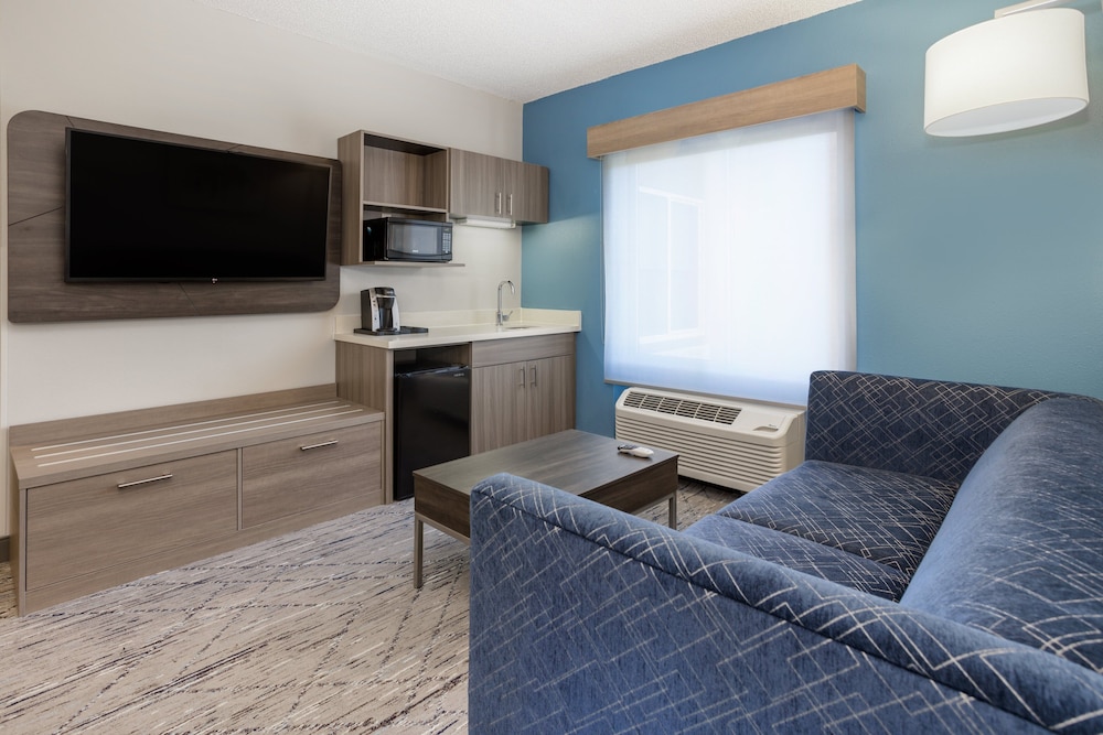 Executive Suite, 1 King Bed - Photo 3