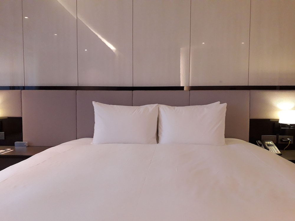 Room, 1 King Bed, Non Smoking - Photo 8