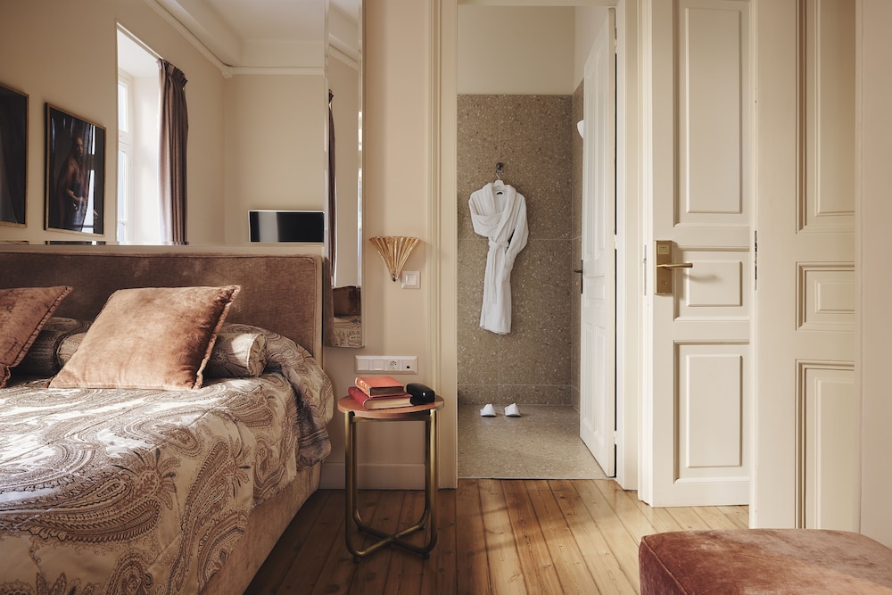 Deluxe Double Room, City View photo 3