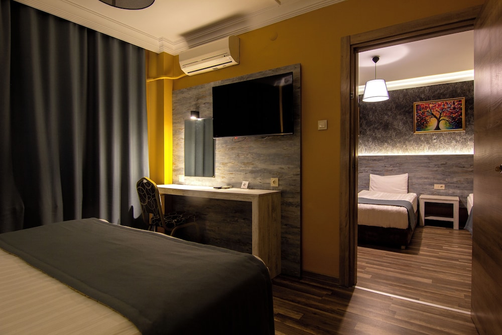 Deluxe Suite photo 2