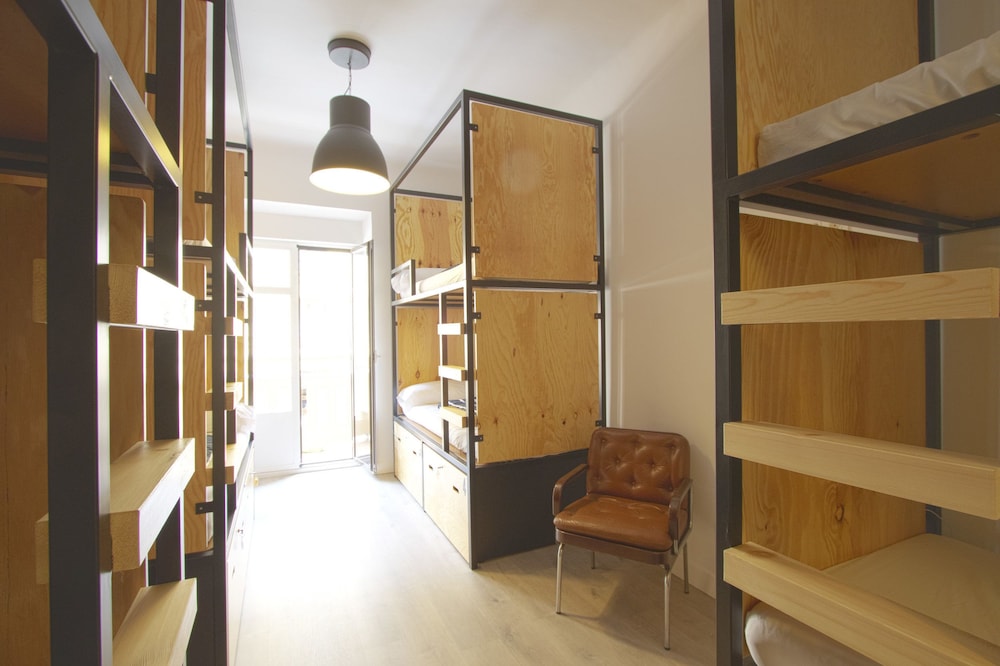 Cama en Mundaka (Dormitorio Mixto de 8 Camas)