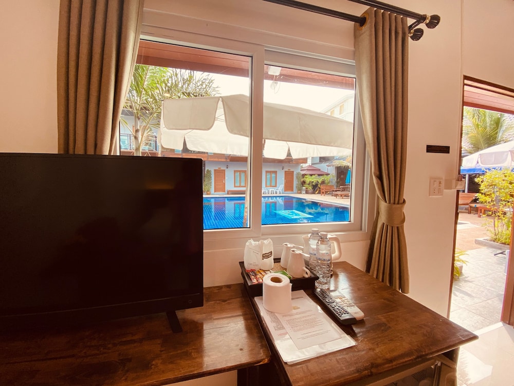 Standard Double Room, Pool View - Photo 3