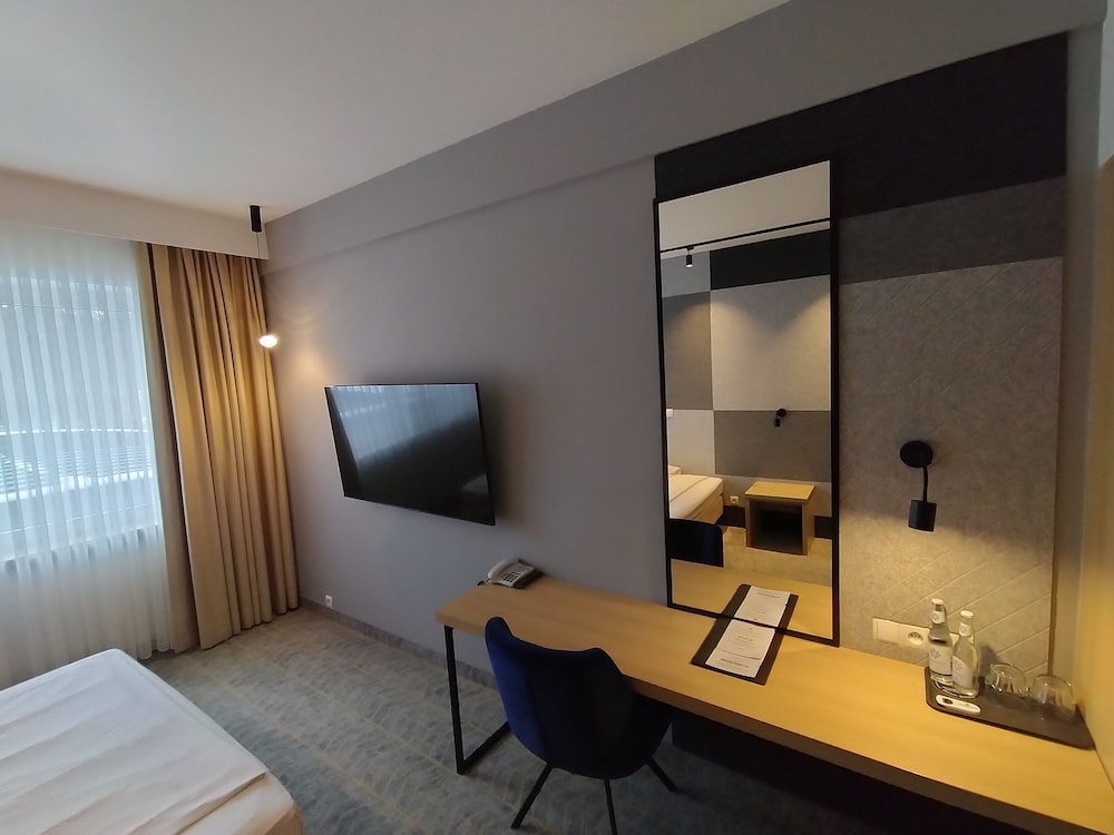 Standard Room, 1 King Bed, Private Bathroom photo 1