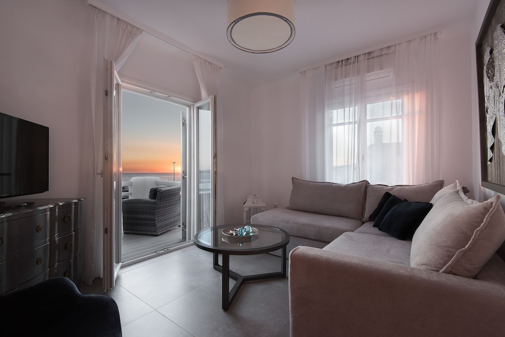Grand Suite, 3 Bedrooms, Sea View (Outdoor Hot Tub) photo 1