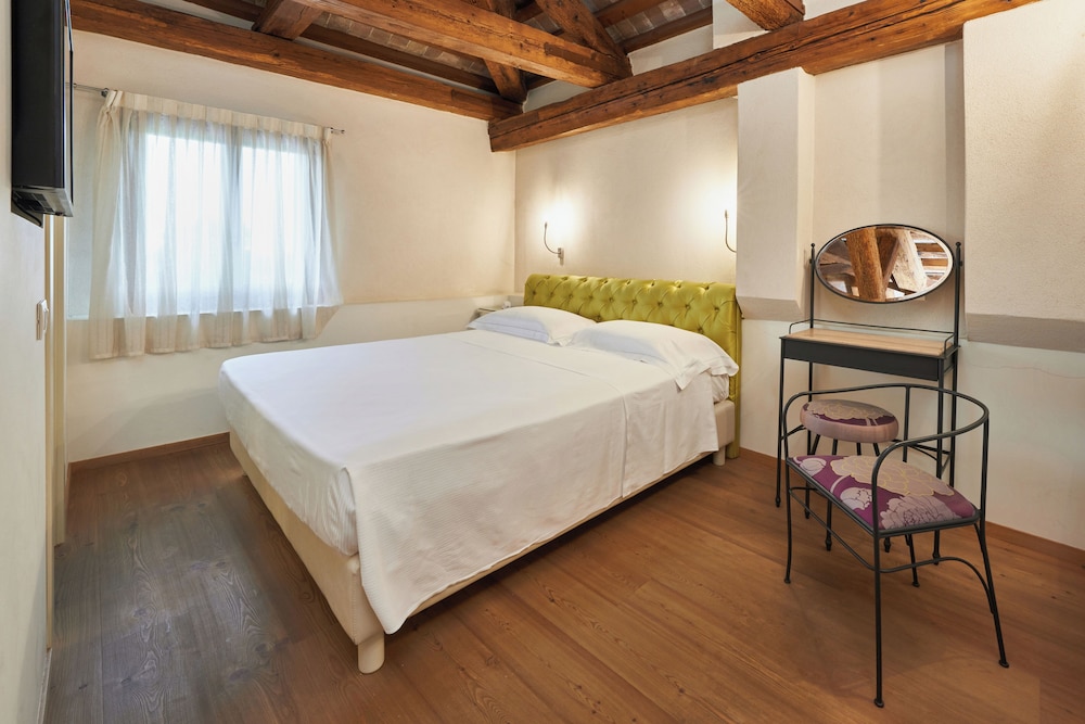 Romantic Triple Room