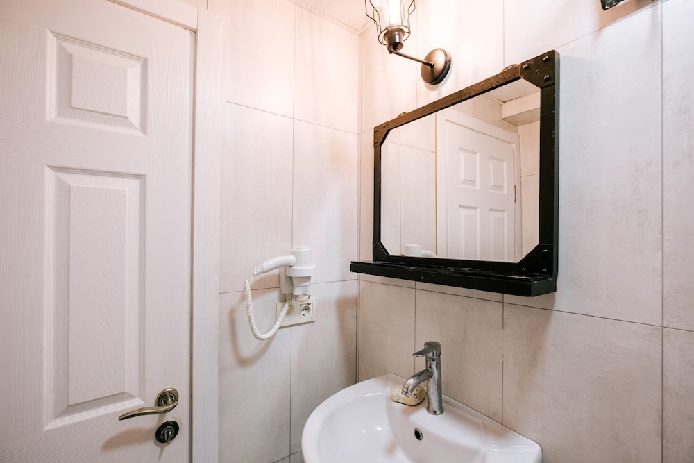 Economy Triple Room, Multiple Beds, Non Smoking, Vineyard View photo 3