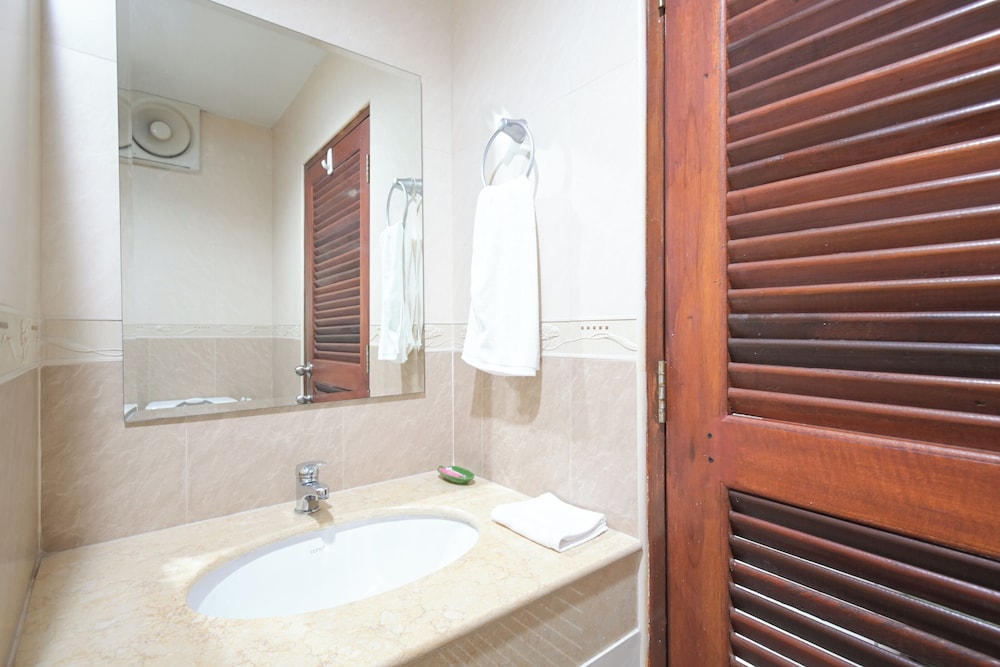 Deluxe Room - Photo 21