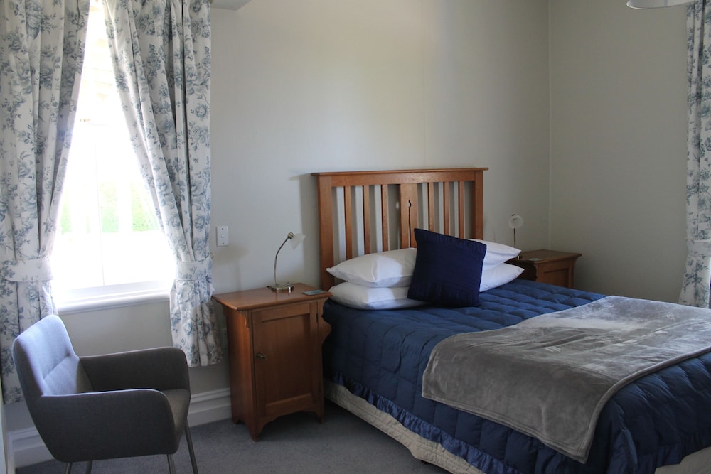 Standard Double Room, 1 King Bed, Garden View, Ground Floor photo 2