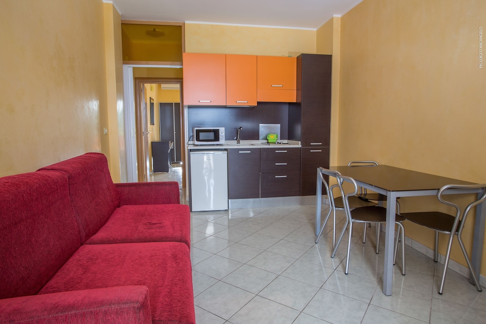 Classic Apartment, 1 Bedroom, Non Smoking, Partial Sea View photo 3