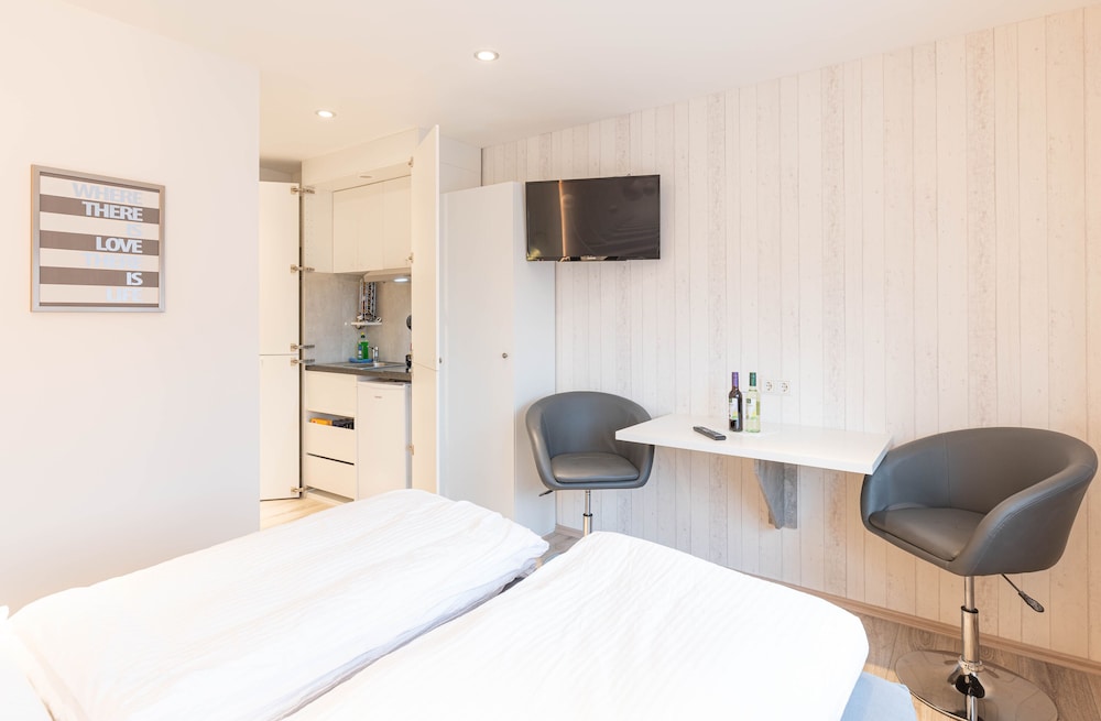 Apartment, Private Bathroom, Garden View (Zimmer 202) - Photo 8