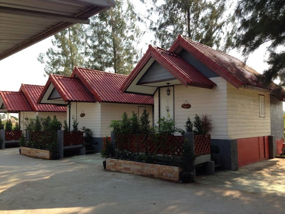 Deluxe Bungalow photo 1