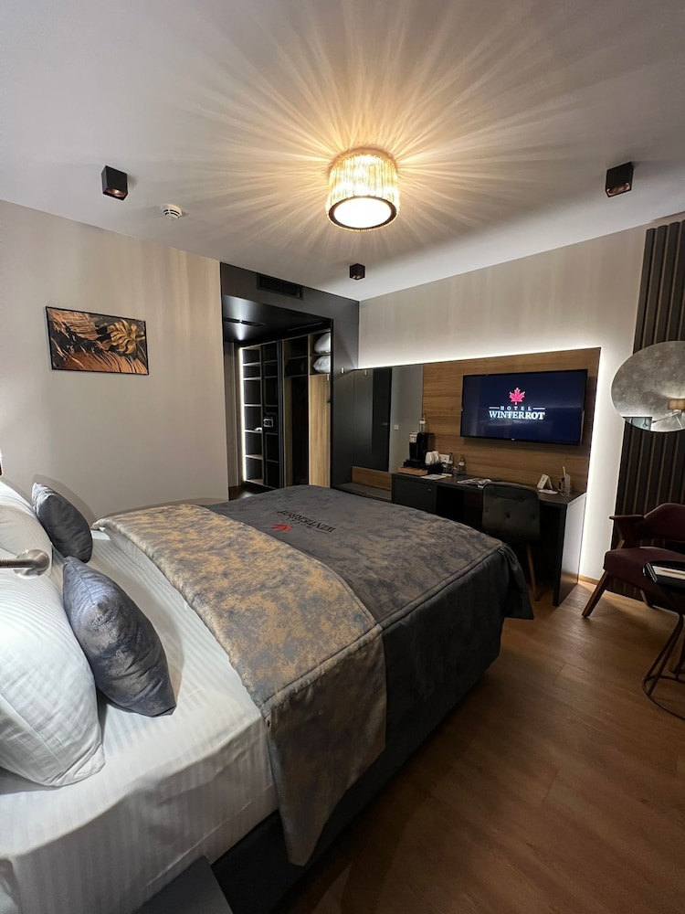 Classic Double Room, 1 King Bed, Non Smoking, Ensuite photo 1