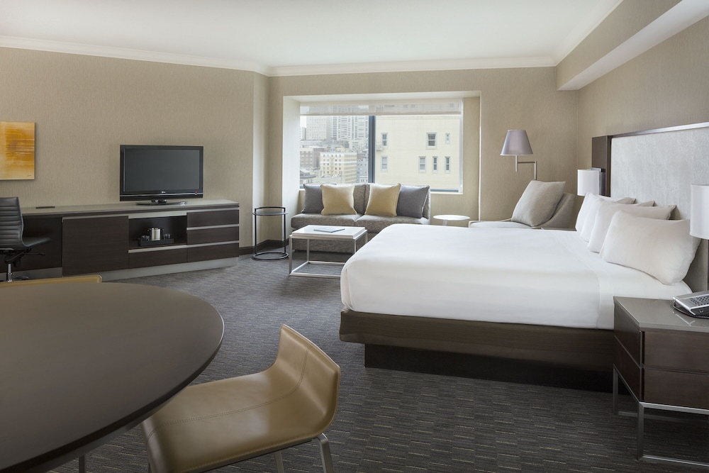 Deluxe Corner King Junior Suite - Photo 2