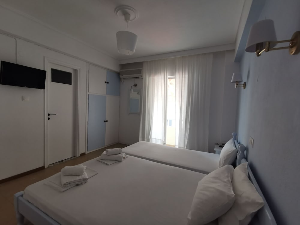Standard Triple Room photo 3