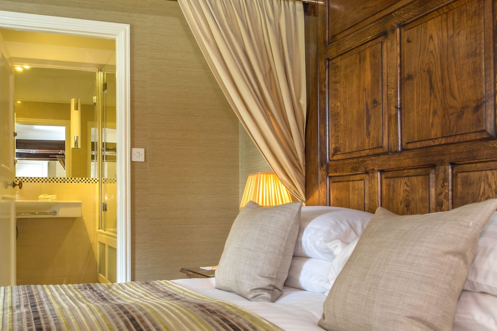 Deluxe Room, 1 King Bed - Photo 3