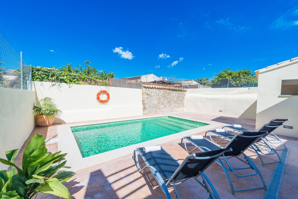 Villa photo 2