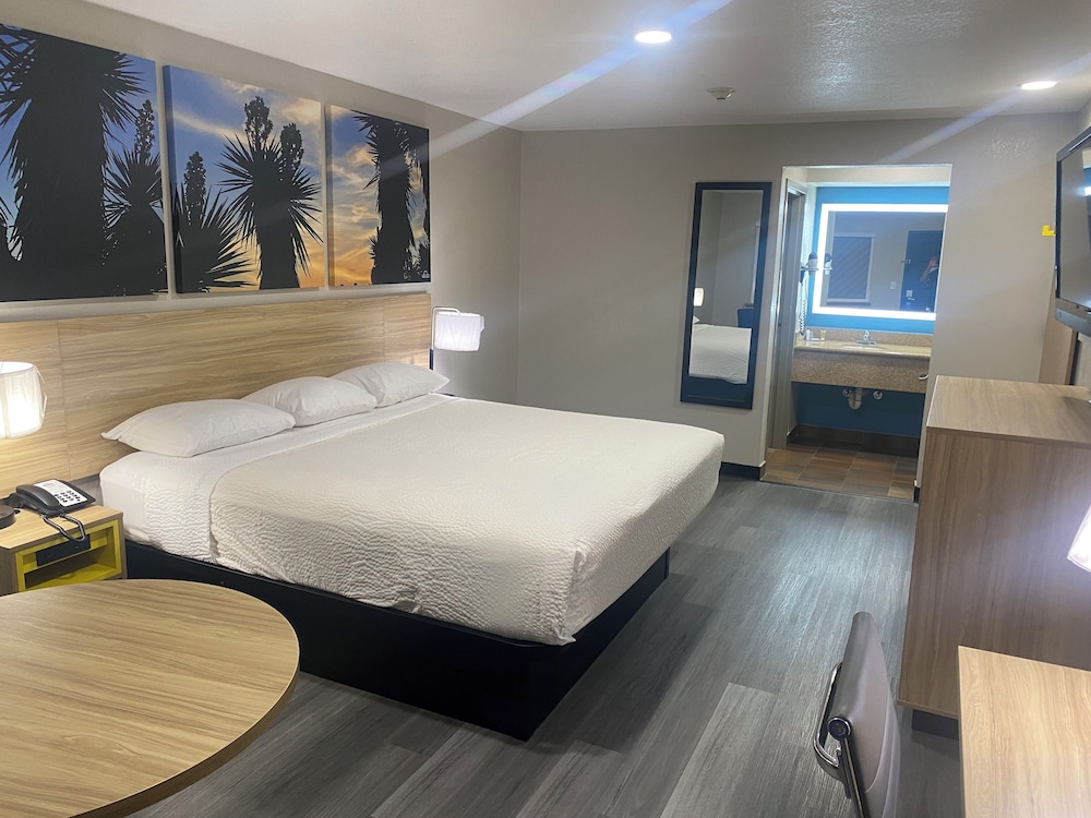 Room, 1 King Bed, Non Smoking - Photo 1