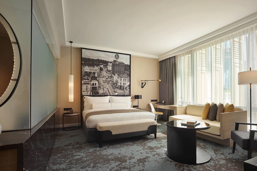 Executive Studio, 1 King Bed with Sofa bed