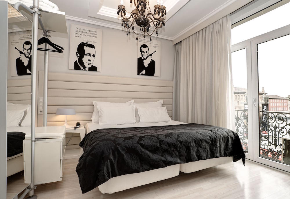 Standard Double Room, City View - Photo 6