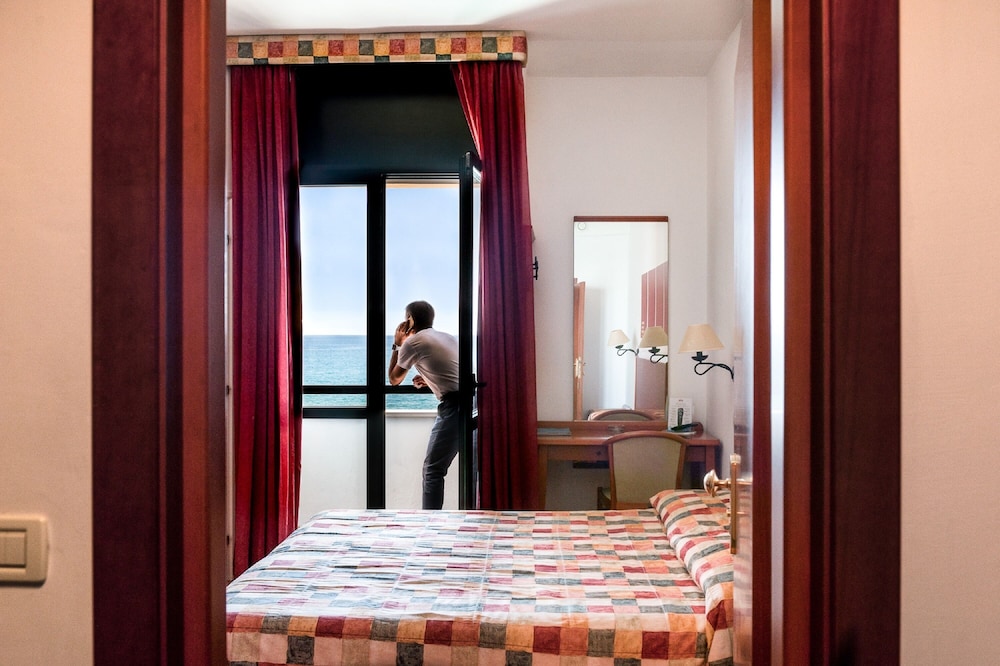 Double Room, Sea View - Photo 4