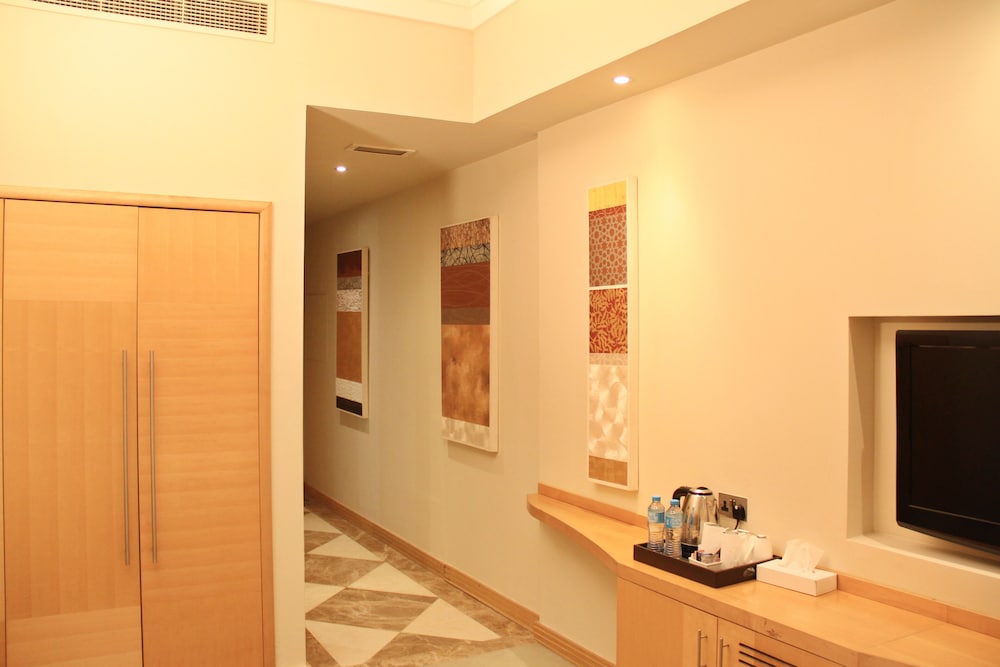 Deluxe Room, 1 King Bed photo 1