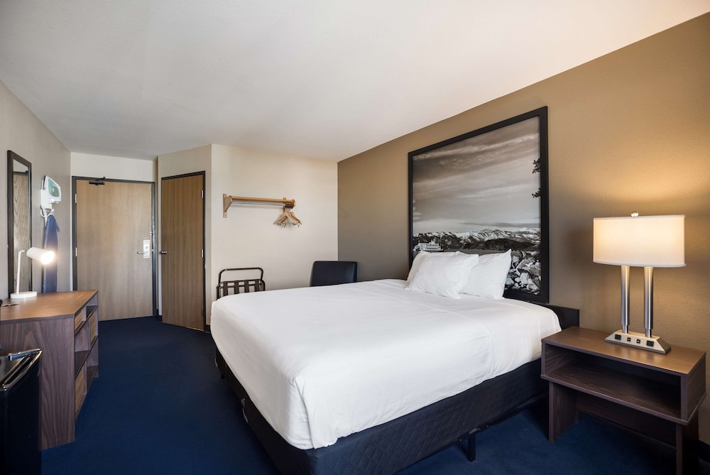 Room, 1 King Bed, Non Smoking - Photo 2