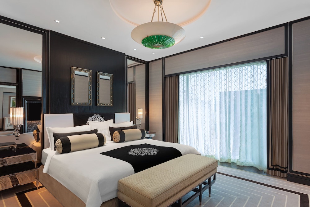 Deluxe Suite, 1 Bedroom, Smoking, Balcony