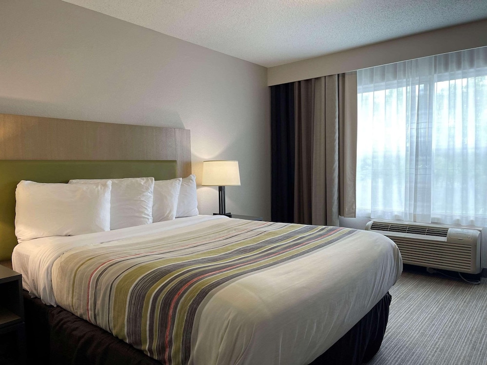 Suite, 1 Queen Bed, Non Smoking - Photo 1