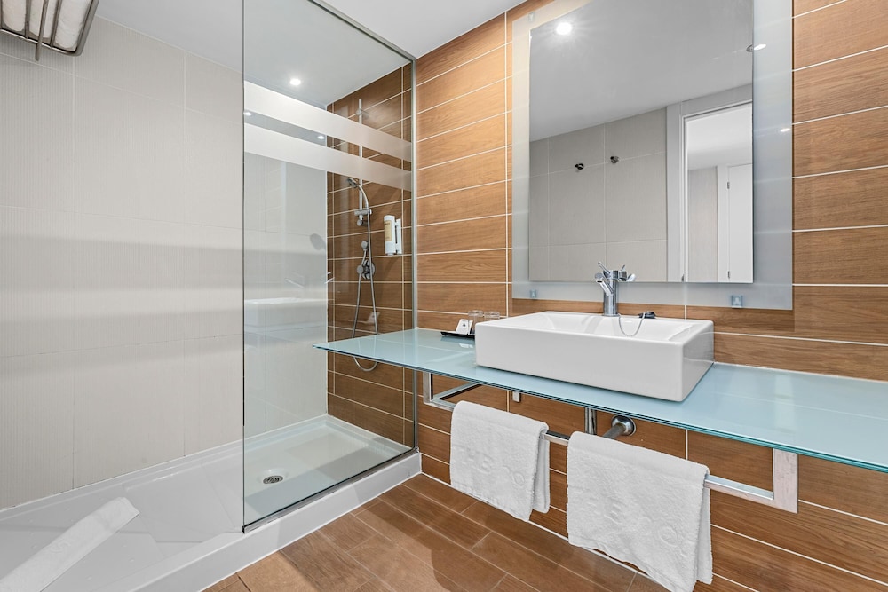 Family Room, Connecting Rooms, Pool View (Terrace, 5 Adults + 1 Child) thumbnail 5